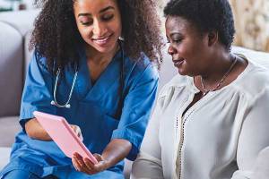 home-health-aide-caring-for-patient-in-New-York-1